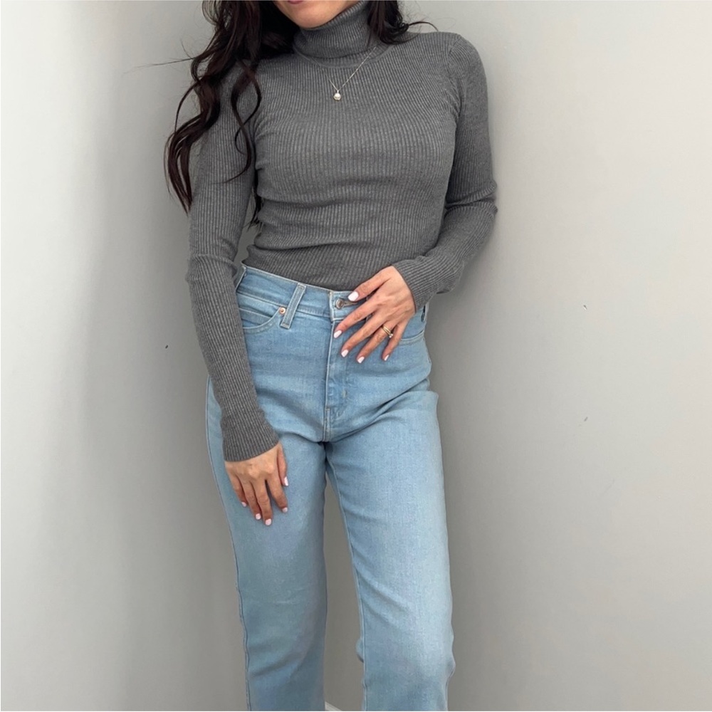 Forever21 woman’s turtleneck long sleeve size S